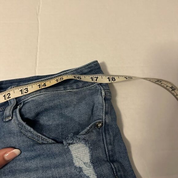 Vigross Distressed Denim Women’s Jean Shorts size 31 - Picture 3 of 8